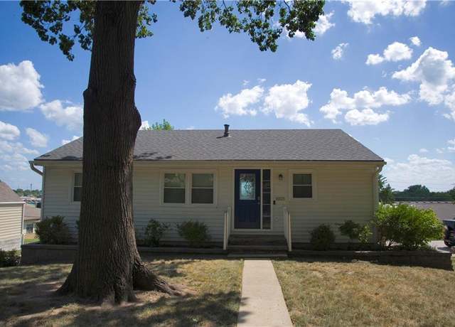 Property at 1025 Orchard Ave, Liberty, MO 64068, 3 beds, 2 baths