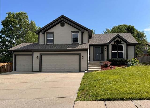 Property at 4705 NW 90th St, Kansas City, MO 64154, 3 beds, 2.5 baths