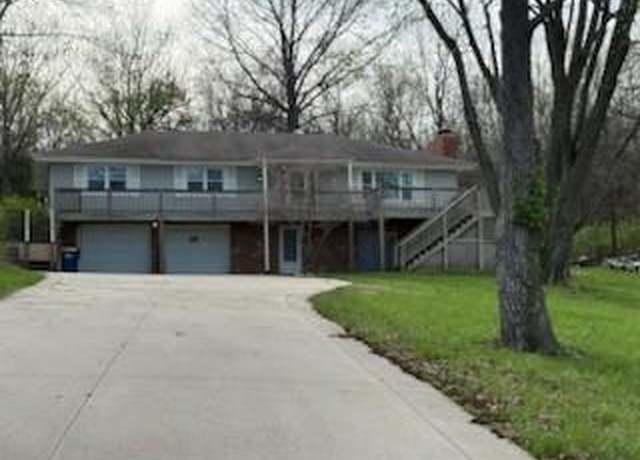 Property at 131 R St, Lee's Summit, MO 64086, 4 beds, 3 baths