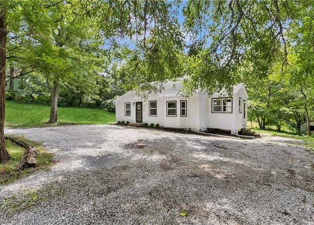 Property at 1106 S Osage St, Independence, MO 64050, 3 beds, 1 bath