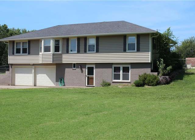 Property at 550 NW 58th St, Topeka, KS 66617, 4 beds, 2.5 baths