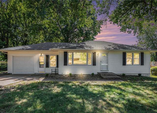 Property at 611 NE 88th St, Kansas City, MO 64155, 2 beds, 2 baths