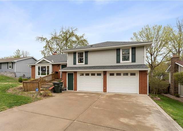 Property at 1904 Evergreen St, Leavenworth, KS 66048, 4 beds, 3 baths