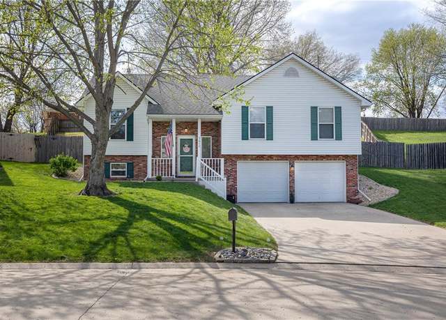 Property at 3412 N 36th St, St Joseph, MO 64506, 3 beds, 2.5 baths