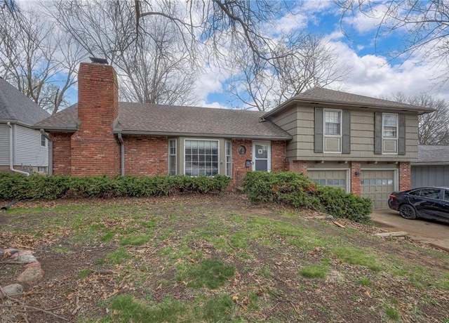 Property at 9216 W 95th St, Overland Park, KS 66212, 3 beds, 2 baths