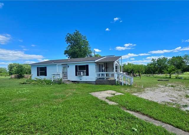 Property at 2292 Hackberry Rd, Fort Scott, KS 66701, 3 beds, 2 baths