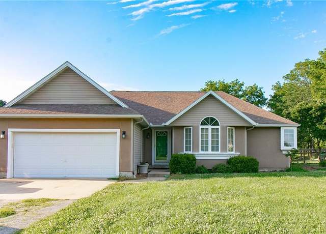 Property at 19771 Ridge Crest Pl, Sedalia, MO 65301, 4 beds, 2.5 baths