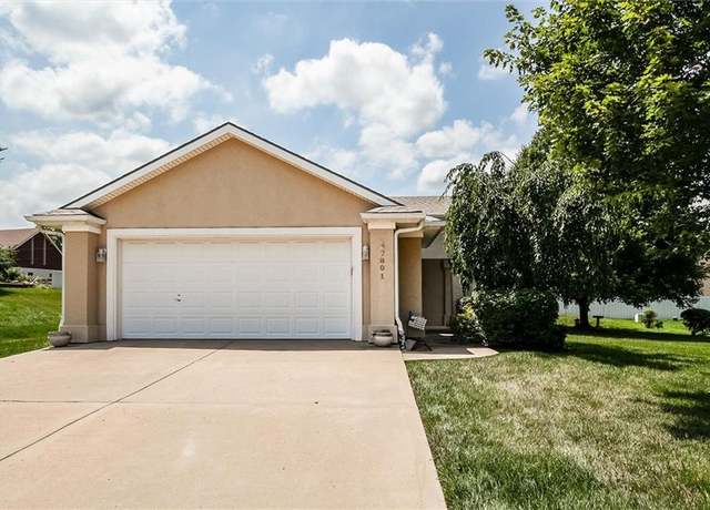 Property at 7801 N Cherry St, Kansas City, MO 64118, 3 beds, 2.5 baths