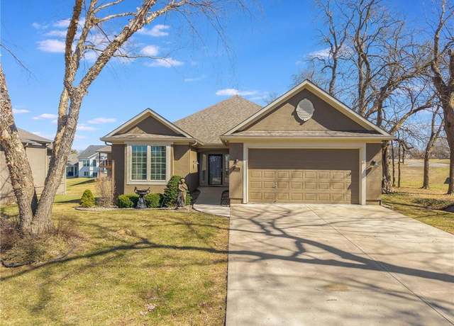Property at 1421 SW Heartwood Ter, Lee's Summit, MO 64081, 3 beds, 3 baths