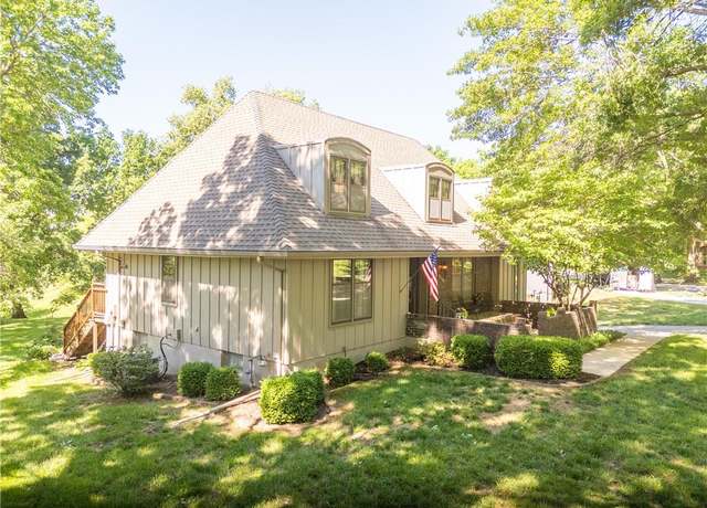 Property at 401 E 129th Ter, Kansas City, MO 64145, 4 beds, 2.5 baths