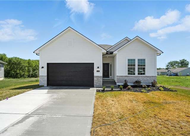 Property at 308 SW Hawthorne Ct, Blue Springs, MO 64014, 3 beds, 2 baths