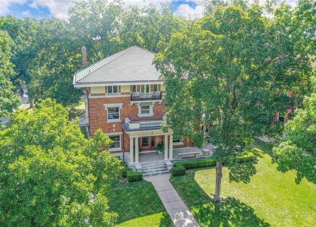 Property at 3 Janssen Pl, Kansas City, MO 64109, 6 beds, 5 baths
