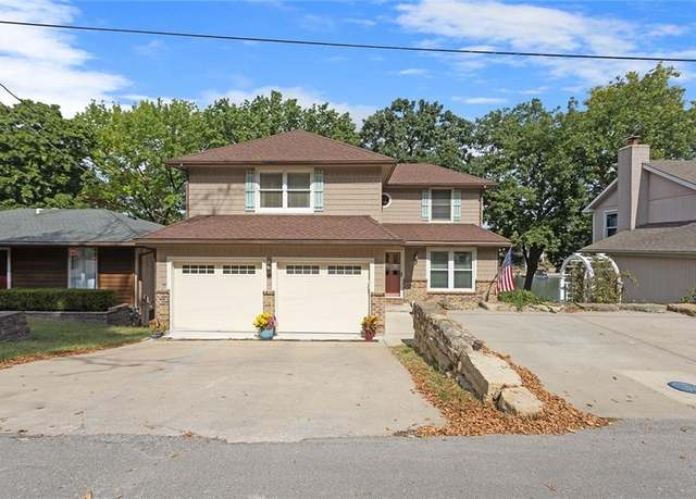 Property at 941 NW South Shore Dr, Lake Waukomis, MO 64151, 3 beds, 4 baths