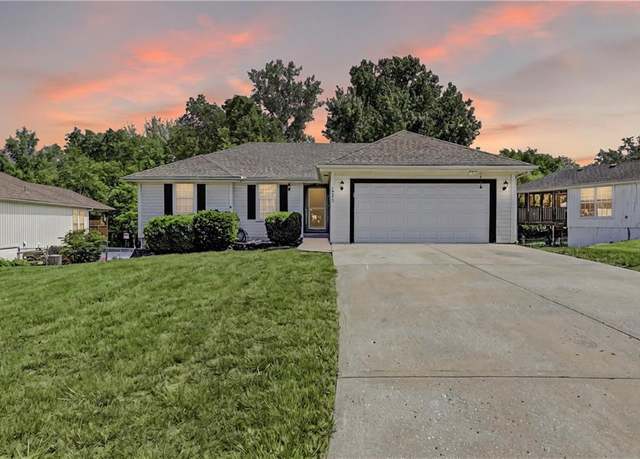 Property at 19210 E Colony Ct, Independence, MO 64058, 4 beds, 2.5 baths