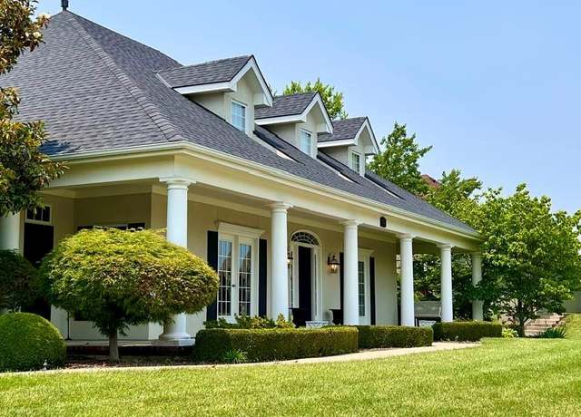 Property at 4704 SW Gull Point Dr, Lee's Summit, MO 64082, 3 beds, 2.5 baths