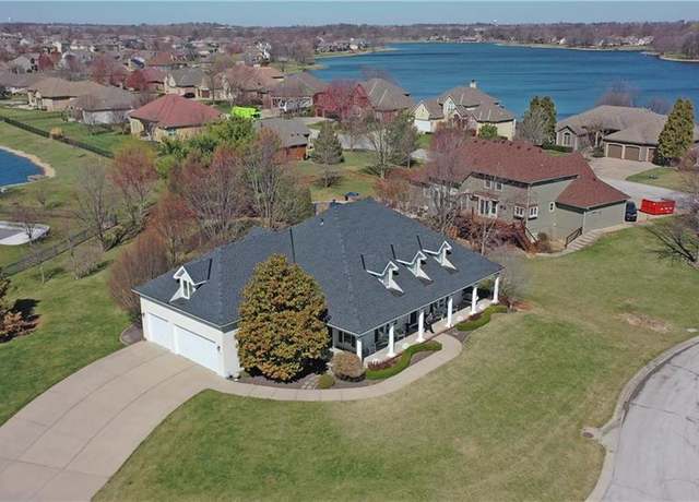 Property at 4704 SW Gull Point Dr, Lee's Summit, MO 64082, 3 beds, 2.5 baths