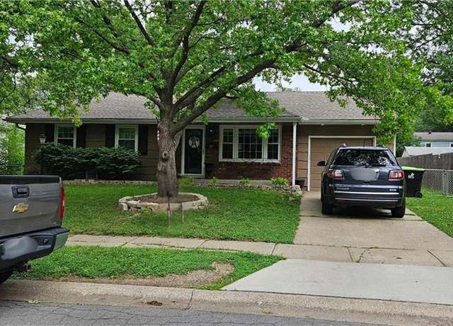 Property at 105 SW Alderson Pl, Lee's Summit, MO 64063, 3 beds, 2 baths
