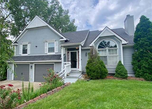 Property at 10126 N Highland Ter, Kansas City, MO 64155, 4 beds, 3 baths