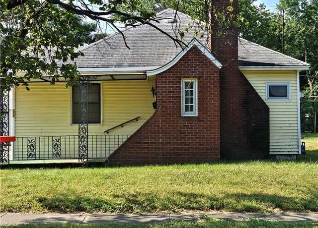 Property at 524 E Washington St, Pittsburg, KS 66762, 2 beds, 1 bath