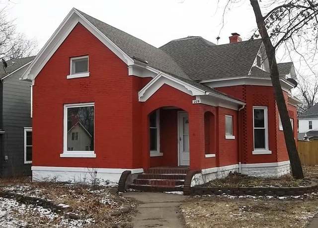 Property at 229 W 3rd St, Chanute, KS 66720, 4 beds, 2 baths
