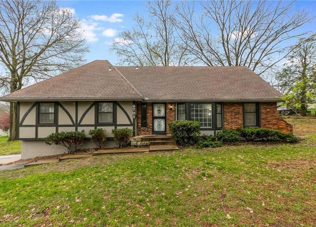 Property at 6701 E 127th St, Grandview, MO 64030, 4 beds, 2.5 baths