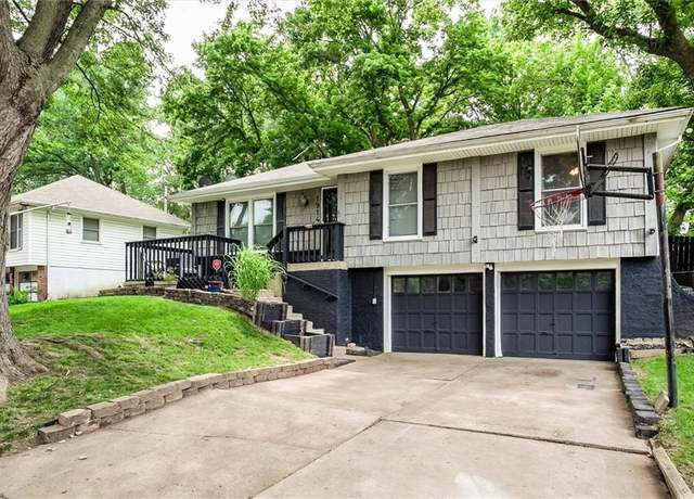 Property at 1914 N York St, Independence, MO 64058, 3 beds, 2.5 baths