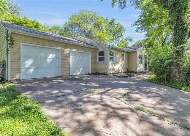 Property at 10401 Crystal Ave, Kansas City, MO 64134, 3 beds, 2 baths