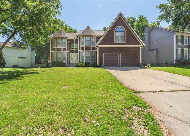 Property at 11415 Oakview Dr, Lenexa, KS 66215, 4 beds, 4 baths