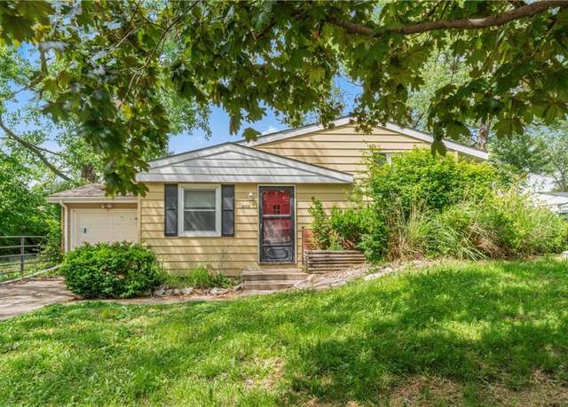 Property at 200 W Cambridge Rd, Belton, MO 64012, 3 beds, 2 baths