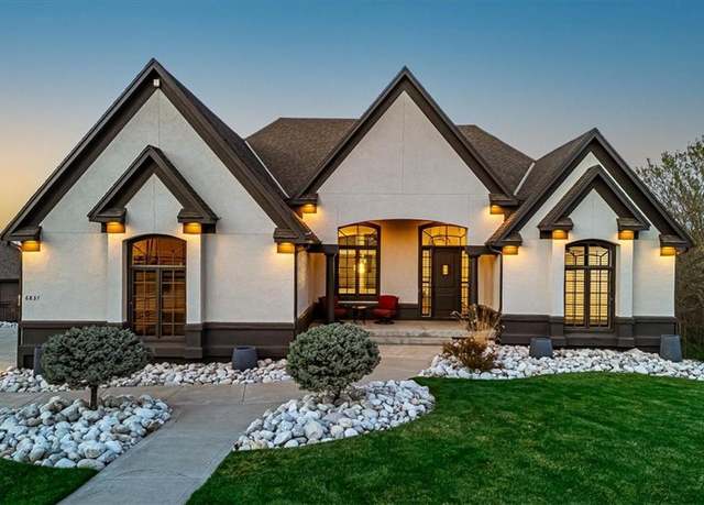 Property at 6837 N Myrtle Ct, Gladstone, MO 64119, 4 beds, 4 baths