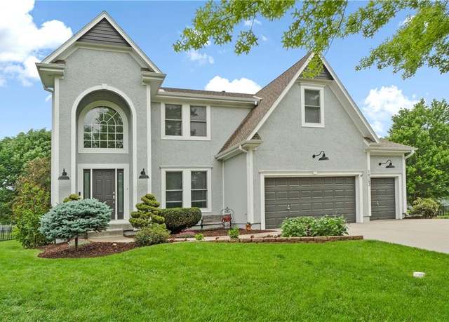 Property at 16262 S Parkwood St, Olathe, KS 66062, 5 beds, 4.5 baths