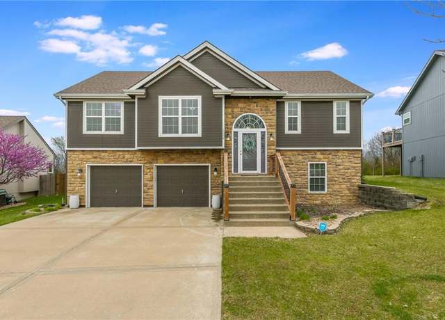 Property at 1009 NW 91st Ter, Kansas City, MO 64155, 3 beds, 3 baths