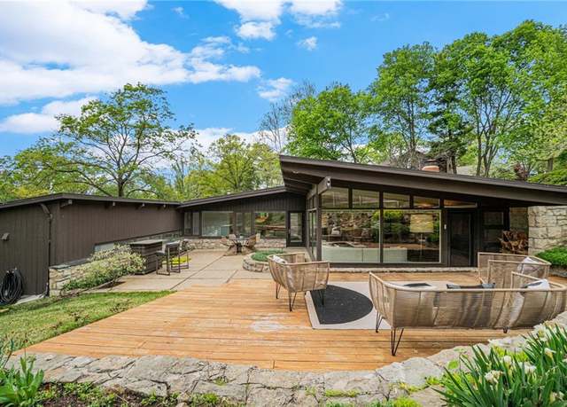 Property at 2400 W 86th Ter, Leawood, KS 66206, 4 beds, 2.5 baths