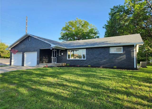 Property at 300 Jones Ave, Warrensburg, MO 64093, 4 beds, 3 baths