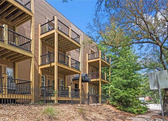 Property at 4504 Holly St Unit 3N, Kansas City, MO 64111, 1 bed, 1 bath