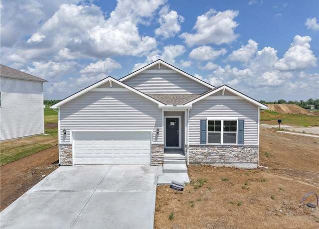 Property at 10290 Sorano Dr, Peculiar, MO 64073, 3 beds, 2 baths