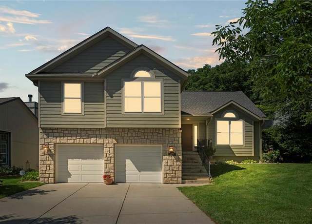 Property at 12434 England St, Overland Park, KS 66213, 3 beds, 2.5 baths
