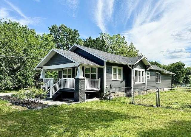 Property at 1326 E 14th St, Pittsburg, KS 66762, 3 beds, 2 baths