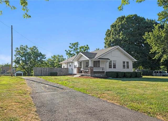 Property at 5620 Rosehill Rd, Shawnee, KS 66216, 3 beds, 2 baths
