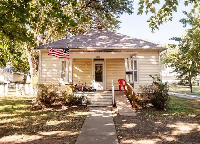 Property at 1411 Santa Fe St, Atchison, KS 66002, 4 beds, 2 baths