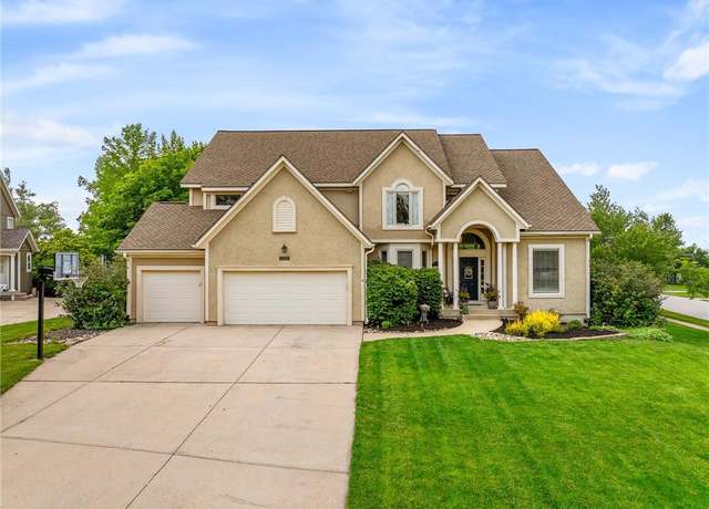 Property at 15998 Overbrook Ln, Overland Park, KS 66224, 4 beds, 4.5 baths