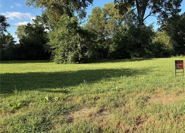 Property at 3016 E 20th St, Kansas City, MO 64127
