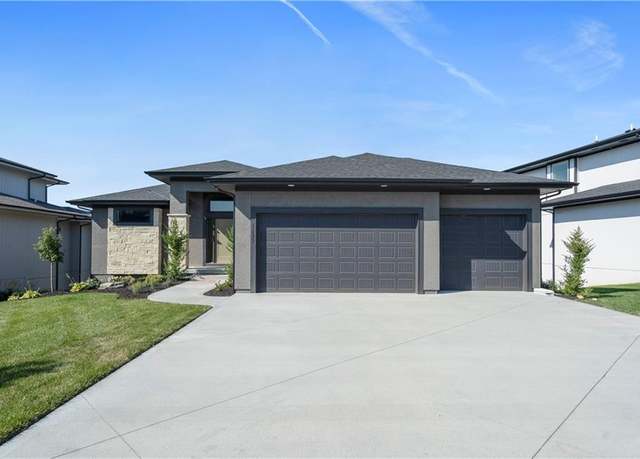 Property at 11522 S Zarda Dr, Olathe, KS 66061, 4 beds, 3.5 baths