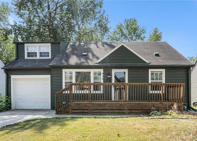 Property at 917 E 77th St, Kansas City, MO 64131, 3 beds, 2 baths