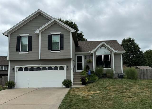 Property at 1604 Opal Rd, Kearney, MO 64060, 3 beds, 2.5 baths