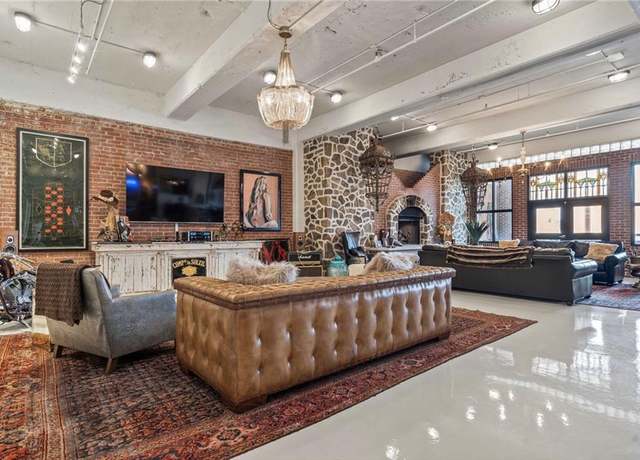 Property at 2004 Grand Ave #201, Kansas City, MO 64108, 2 beds, 2.5 baths