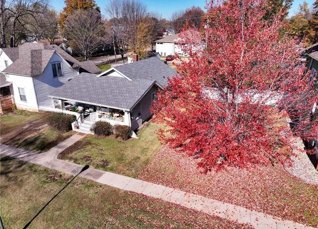 Property at 312 Kickapoo St, Hiawatha, KS 66434, 2 beds, 1 bath