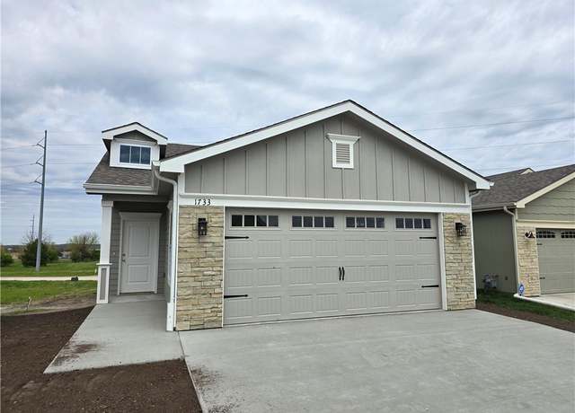 Property at 1733 Elderberry Ln, Ottawa, KS 66067, 3 beds, 2.5 baths