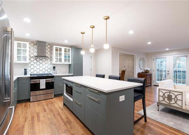 Property at 4805 W 66th St, Prairie Village, KS 66208, 3 beds, 4.5 baths