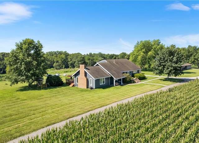 Property at 8608 NE Hurlingen Rd S, St Joseph, MO 64507, 4 beds, 2.5 baths